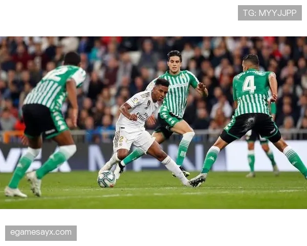 莱奥与维尼修斯·儒尼奥尔:边锋进攻效率及战术角色对比分析 莱奥与维尼修斯·儒尼奥尔:边锋进攻效率及战术角色对比分析